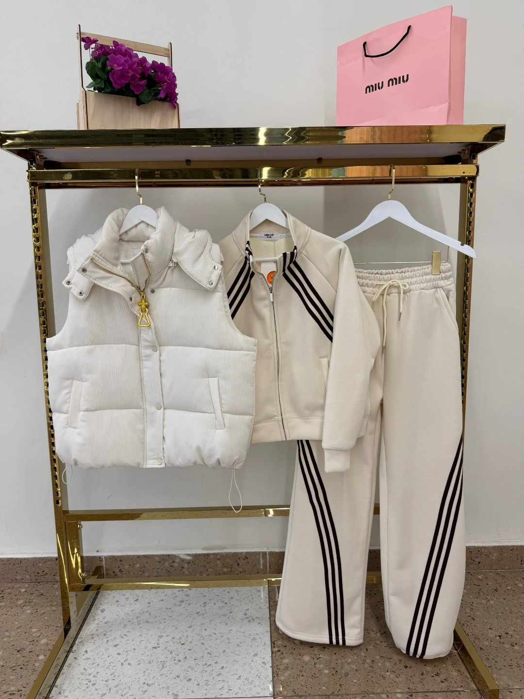 женский теплый костюм тройка miu miu,костюм спортивный тройка с жилеткой,теплый спортивный костюм тройка,костюм тройка,костюм тройка miu miu