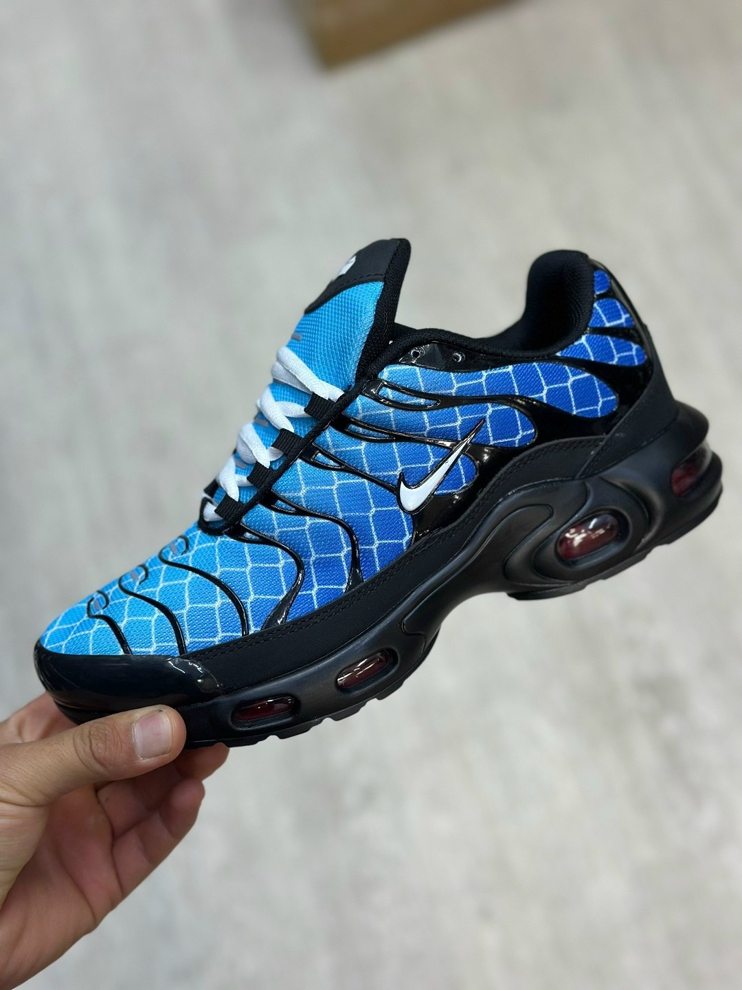 кроссовки nike air max plus tn,nike air max plus tn,nike tn air max plus black,кроссовки nike air max plus,кроссовки