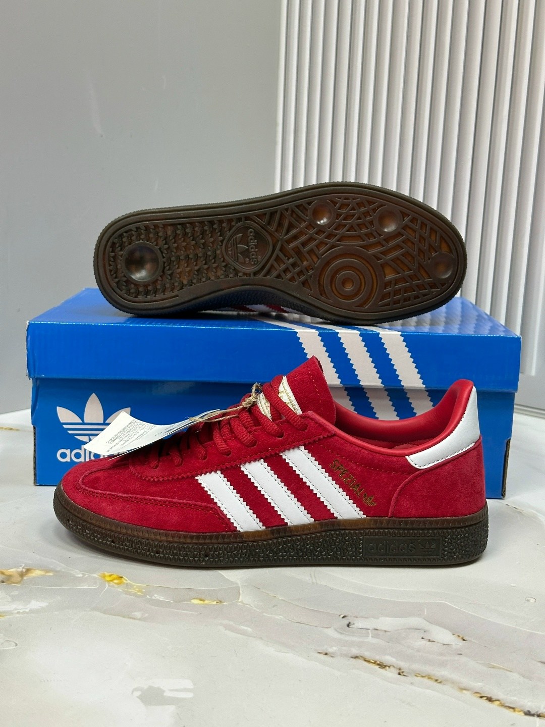 кроссовки adidas spezial,кроссовки adidas handball spezial,кроссовки adidas,кроссовки adidas handball spezial scarlet gum,