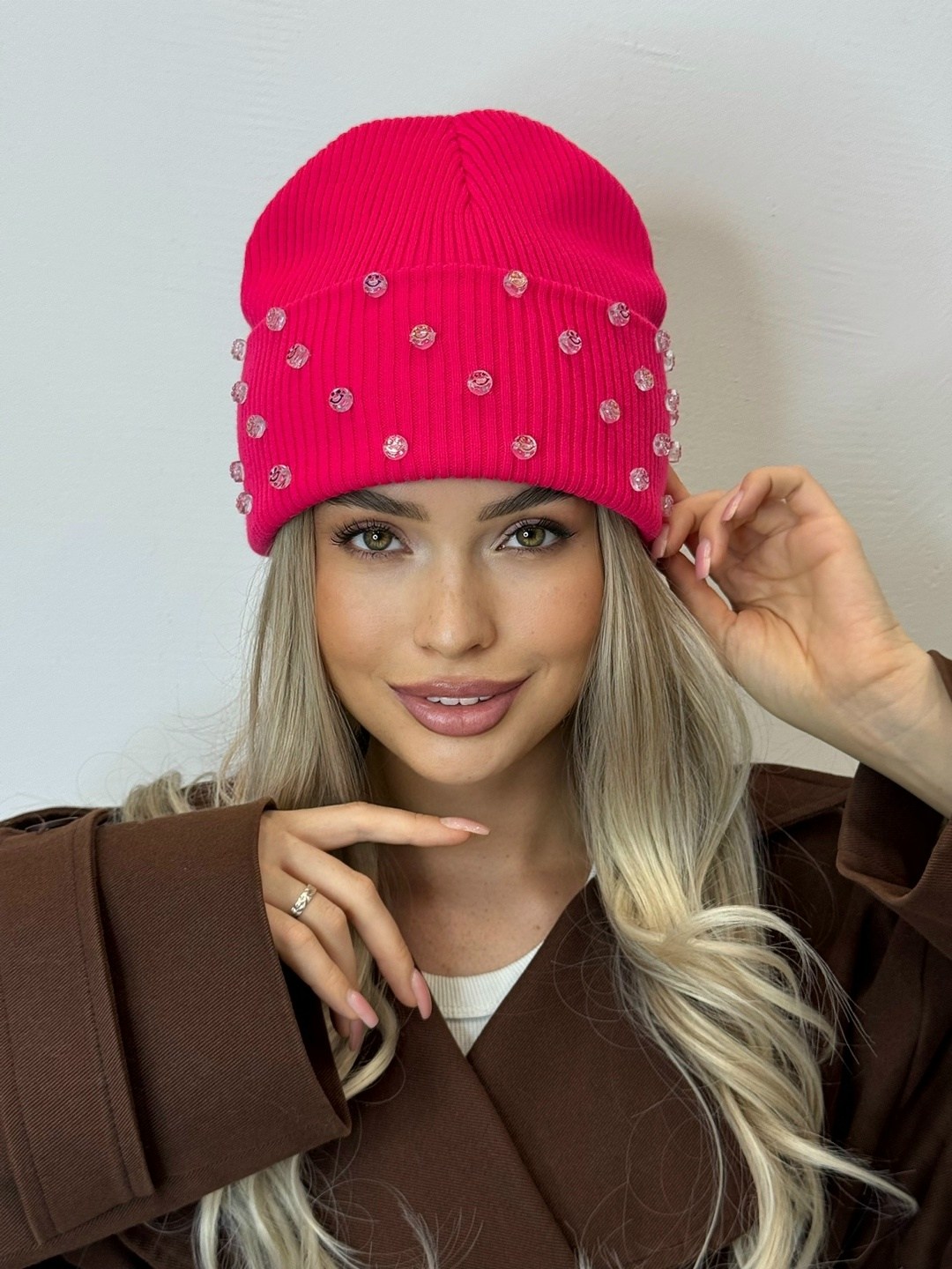 шапка бини с подворотом в стразах a&t fashion,шапка бини со стразами,женские шапки,шапка,шапка бини