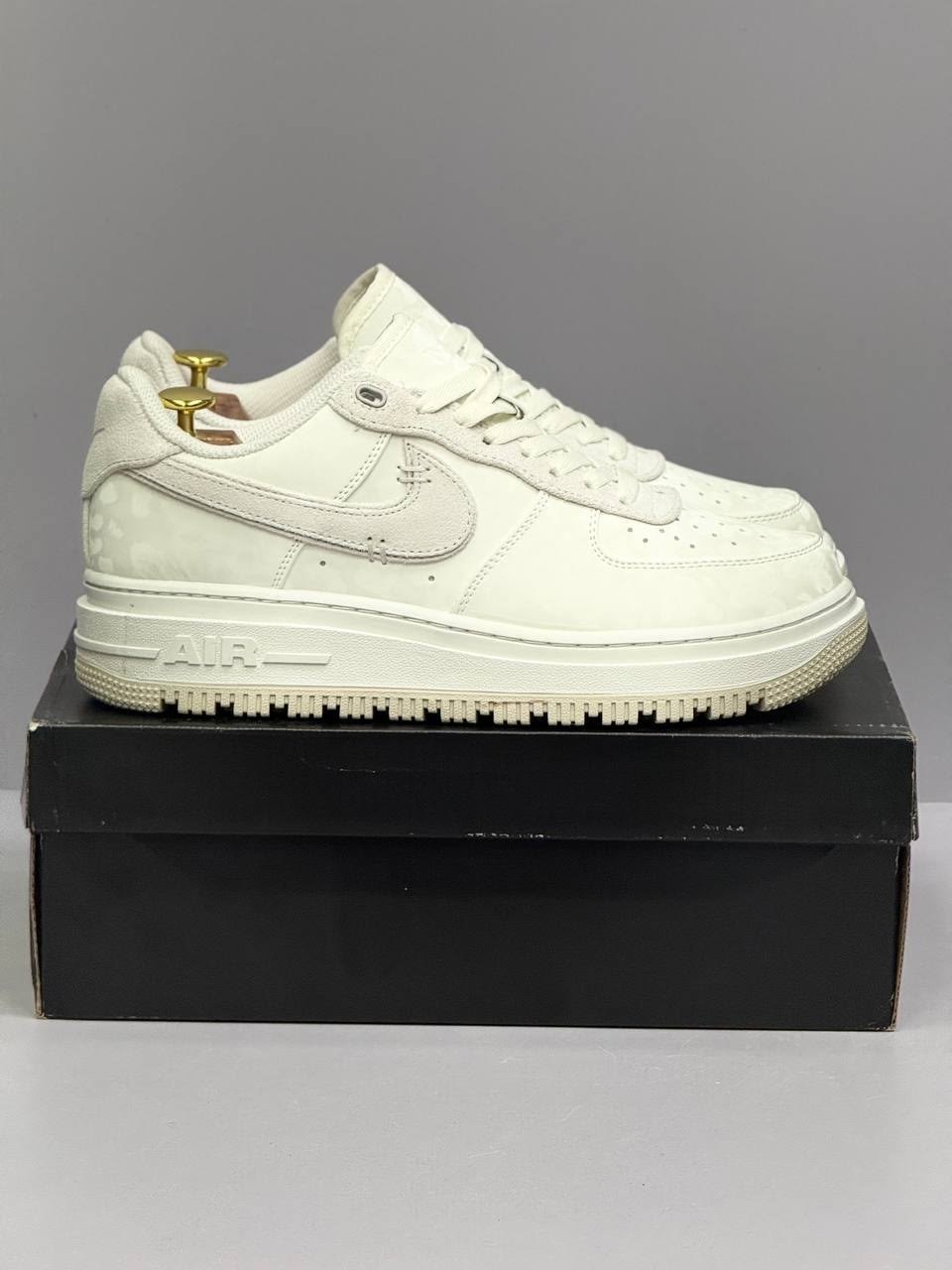 кросcовки nike air force 1,nike air force 1 low white,кроссовки nike air force 1 luxe triple white,nike air force 1 07,nike air force 1 low