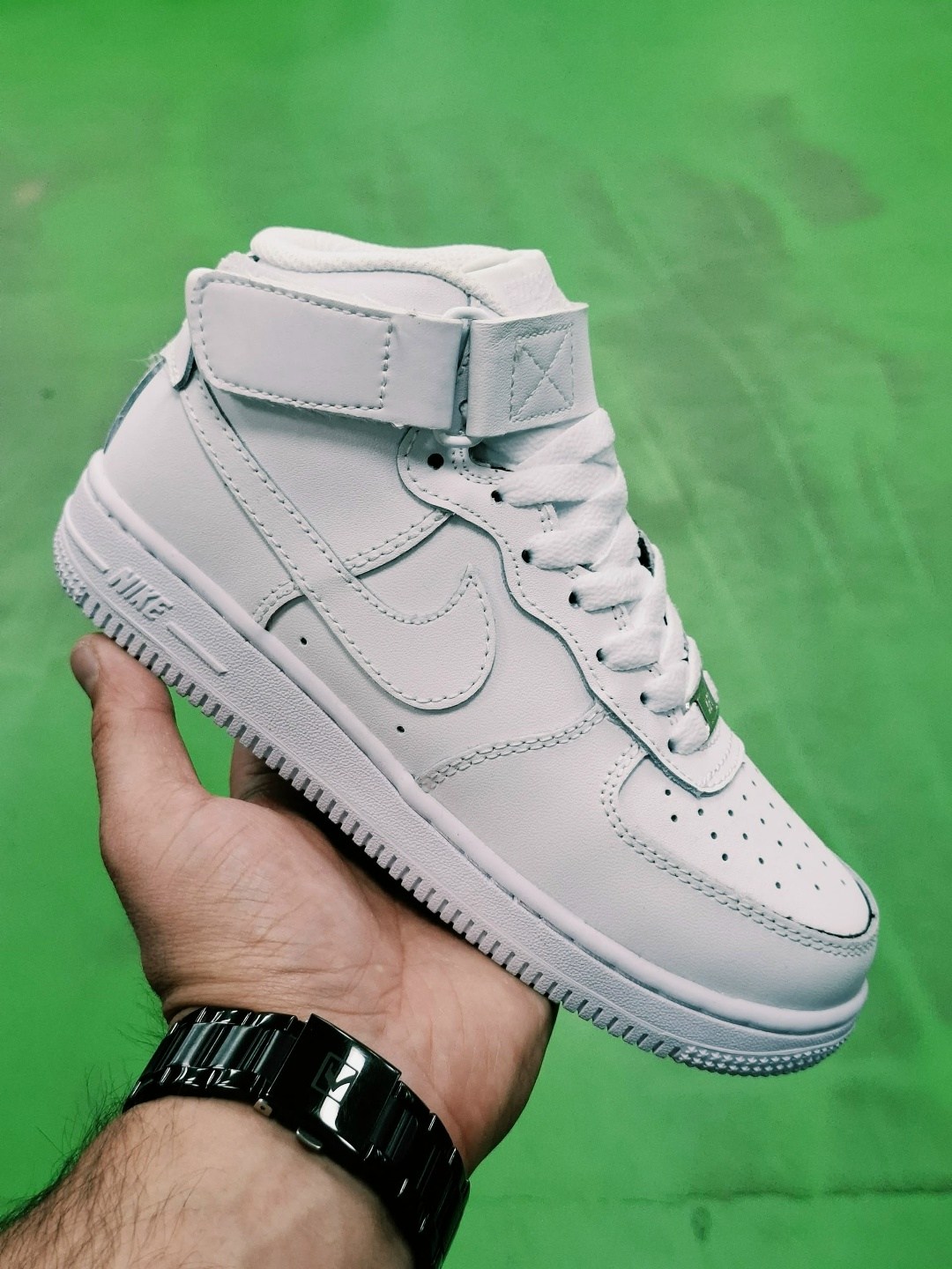 зимние кроссовки nike air force 1 07 mid lv8,кроссовки мужские nike air force,зимние кроссовки nike air force,мужские кроссовки nike air force 1,кроссовки подростковые зимние nike air force 1