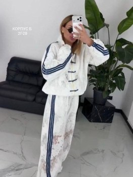 Костюм