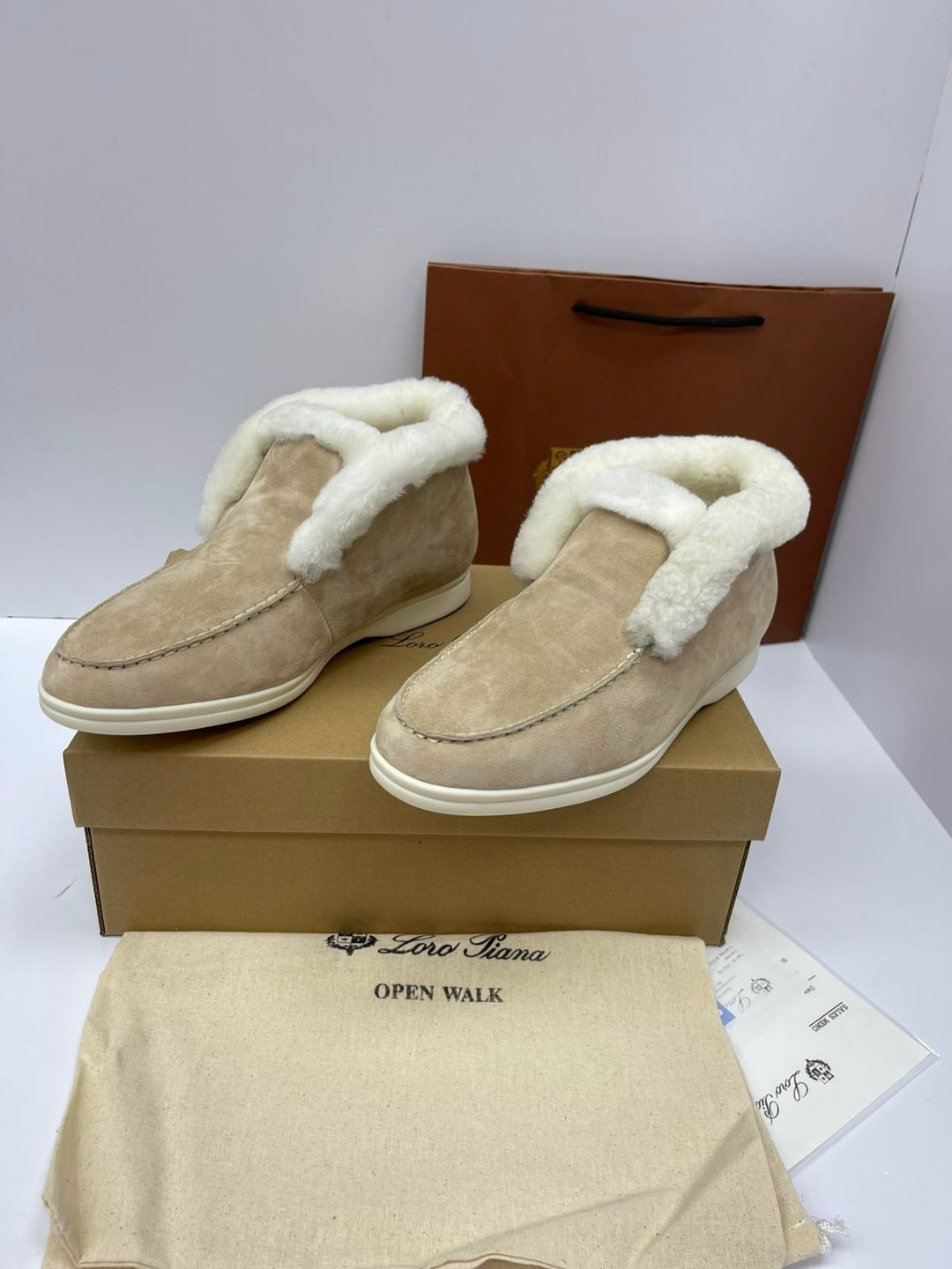 зимние замшевые ботинки loro piana open walk бежевые с мехом,лоферы loro piana open walk с мехом женские,бежевые ботинки с мехом loro piana open walk,ботинки с мехом loro piana open walk,ботинки лоро