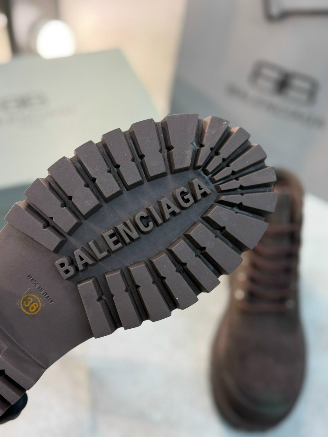 ботинки balenciaga,ботинки осенние balenciaga balenciaga цвет черный,ботинки осенние balenciaga,ботинки осенние balenciaga premium shoes,ботинки balenciaga из натуральной замши женские