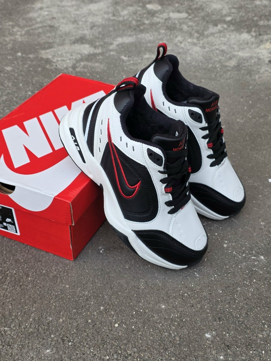 кроссовки nike air monarch iv,мужские кроссовки nike air monarch iv,кроссовки nike air monarch iv цвет черный,мужские прогулочные кроссовки air monarch iv средней ширины x nike черный,nike air monarch