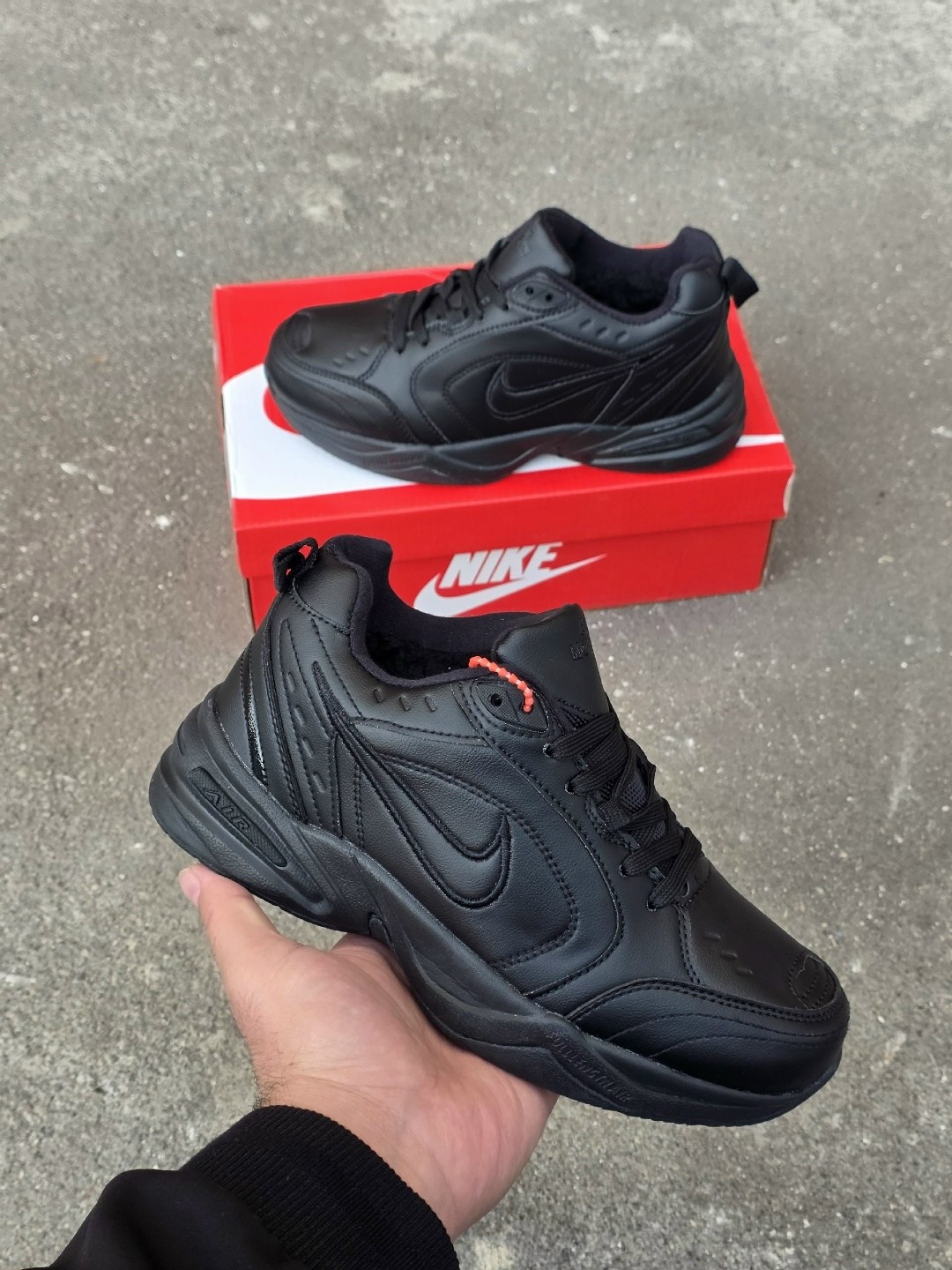 кроссовки nike air monarch iv,мужские кроссовки nike air monarch iv,кроссовки nike air monarch iv цвет черный,мужские прогулочные кроссовки air monarch iv средней ширины x nike черный,nike air monarch