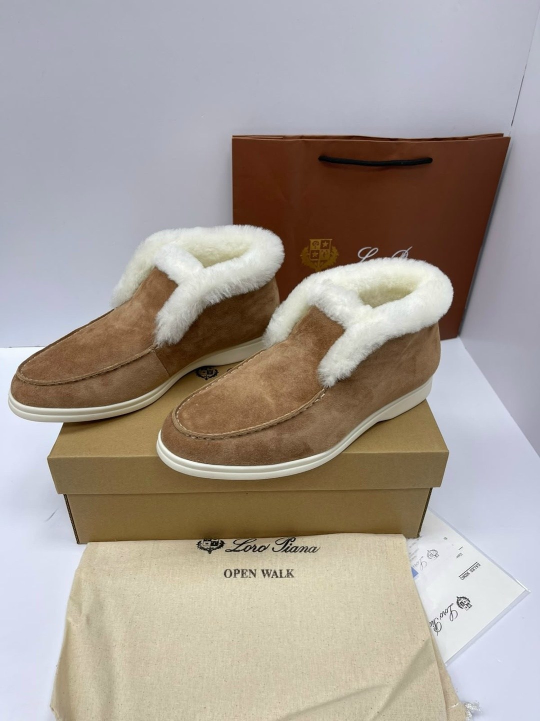 зимние замшевые ботинки loro piana open walk бежевые с мехом,женские ботинки loro piana open walk с мехом,зимние женские ботинки loro piana open walk коричневые с мехом,зимние ботинки loro piana open