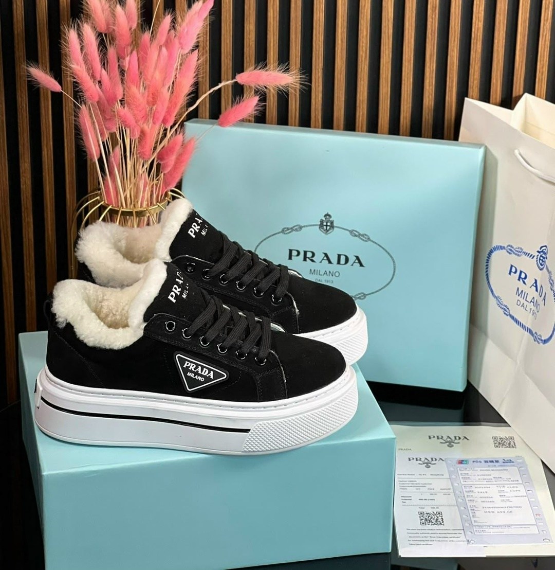 зимние замшевые женские кеды prada бежевые с мехом,женские зимние кроссовки prada с мехом,кроссовки prada,кроссовки женские зимние prada,кроссовки женские с мехом prada