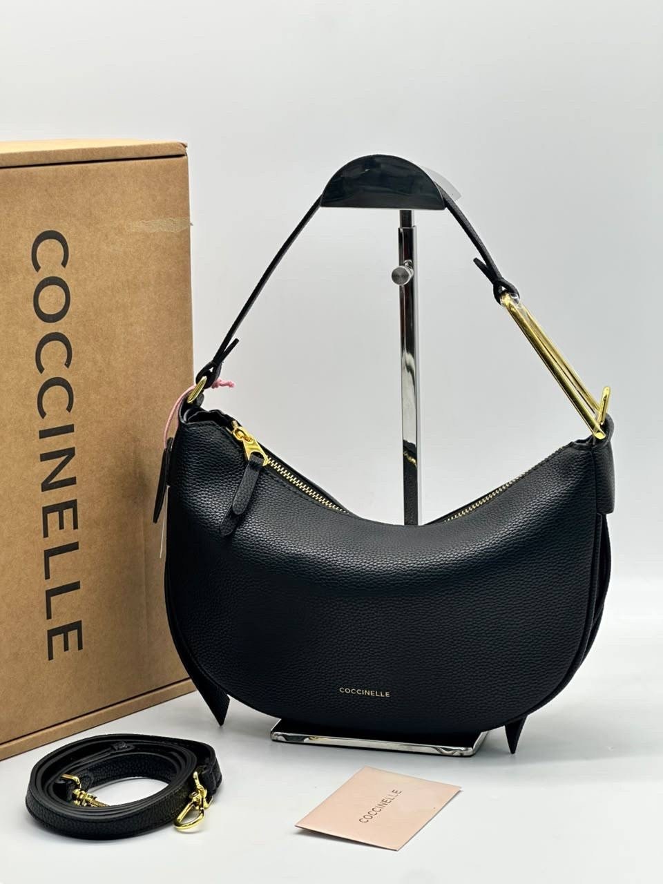 сумка coccinelle,сумка женская coccinelle,женская сумка в стиле coccinelle из эко кожи,кожаная сумка-хобо whisper coccinelle,сумка женская натуральная кожа coccinelle