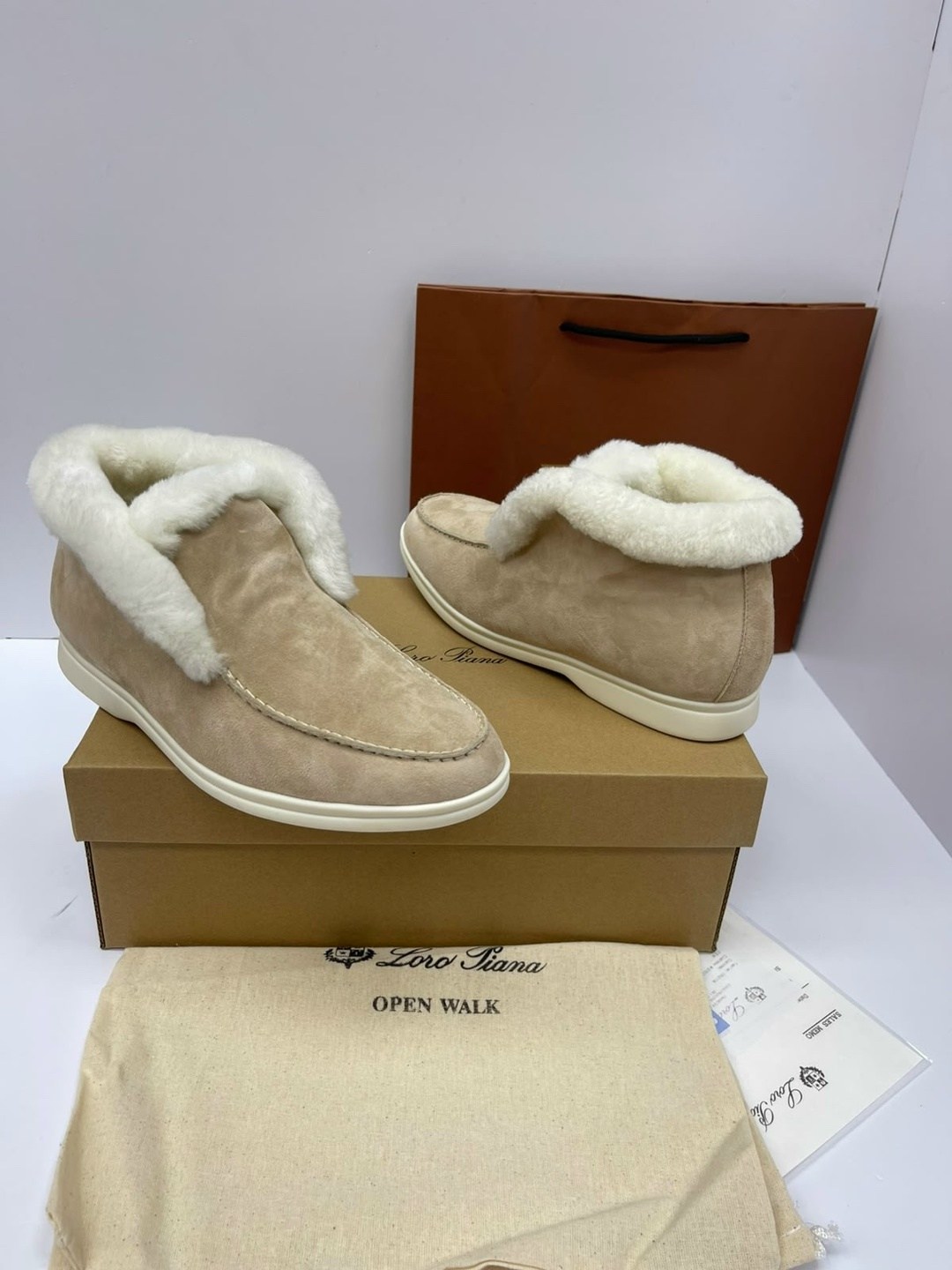 зимние замшевые ботинки loro piana open walk бежевые с мехом,лоферы loro piana open walk с мехом женские,бежевые ботинки с мехом loro piana open walk,ботинки с мехом loro piana open walk,ботинки лоро