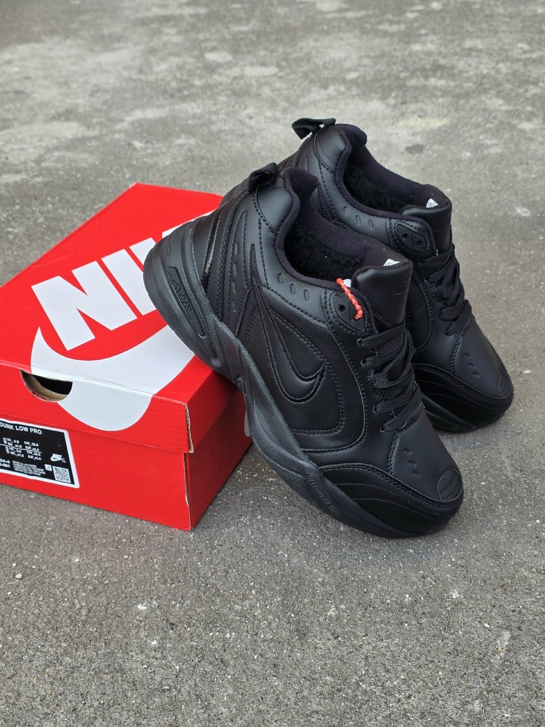 кроссовки nike air monarch iv,мужские кроссовки nike air monarch iv,кроссовки nike air monarch iv цвет черный,мужские прогулочные кроссовки air monarch iv средней ширины x nike черный,nike air monarch