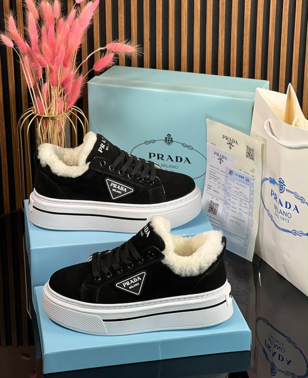зимние замшевые женские кеды prada бежевые с мехом,женские зимние кроссовки prada с мехом,кроссовки prada,кроссовки женские зимние prada,кроссовки женские с мехом prada