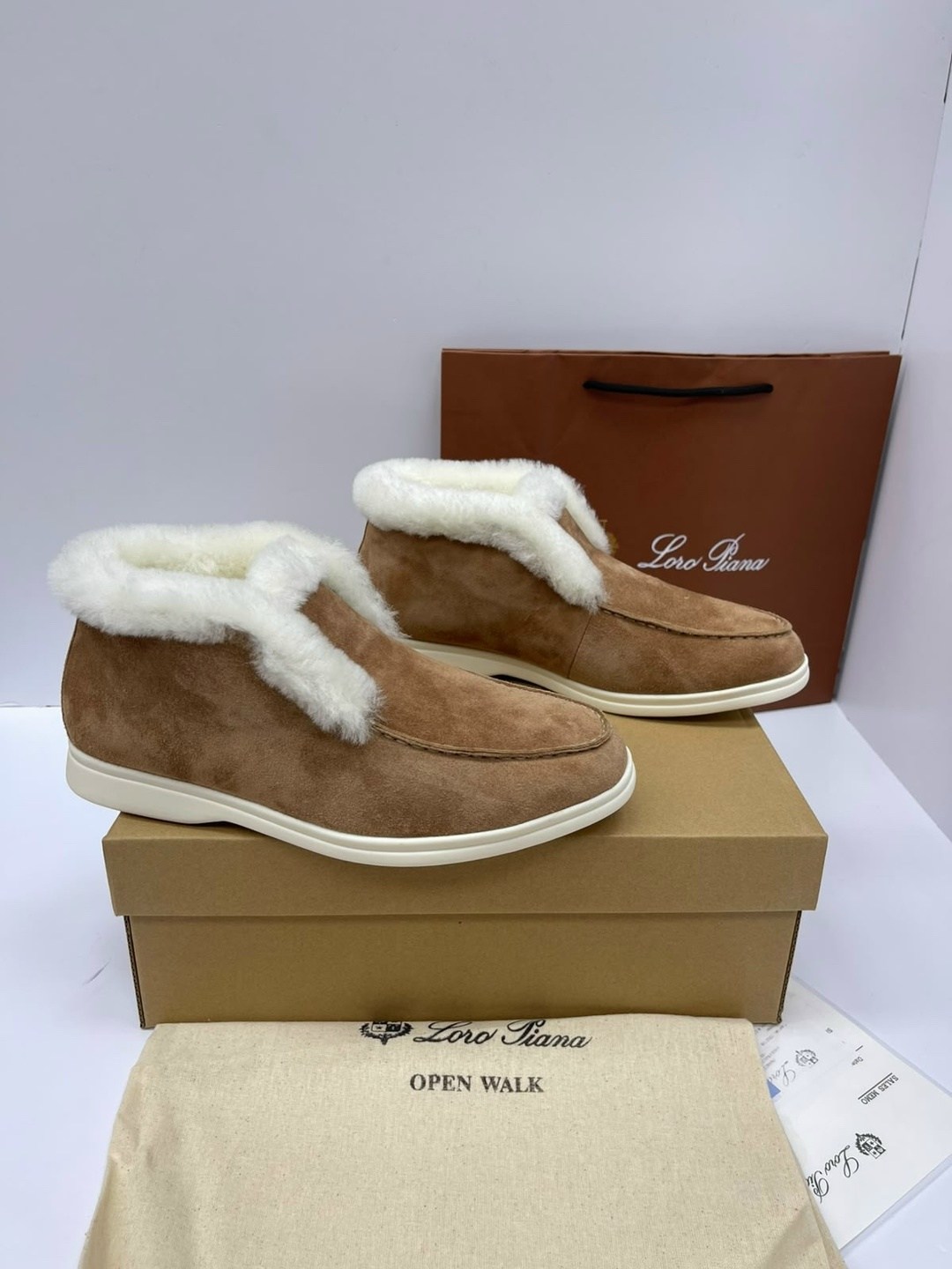 зимние замшевые ботинки loro piana open walk бежевые с мехом,женские ботинки loro piana open walk с мехом,зимние женские ботинки loro piana open walk коричневые с мехом,зимние ботинки loro piana open