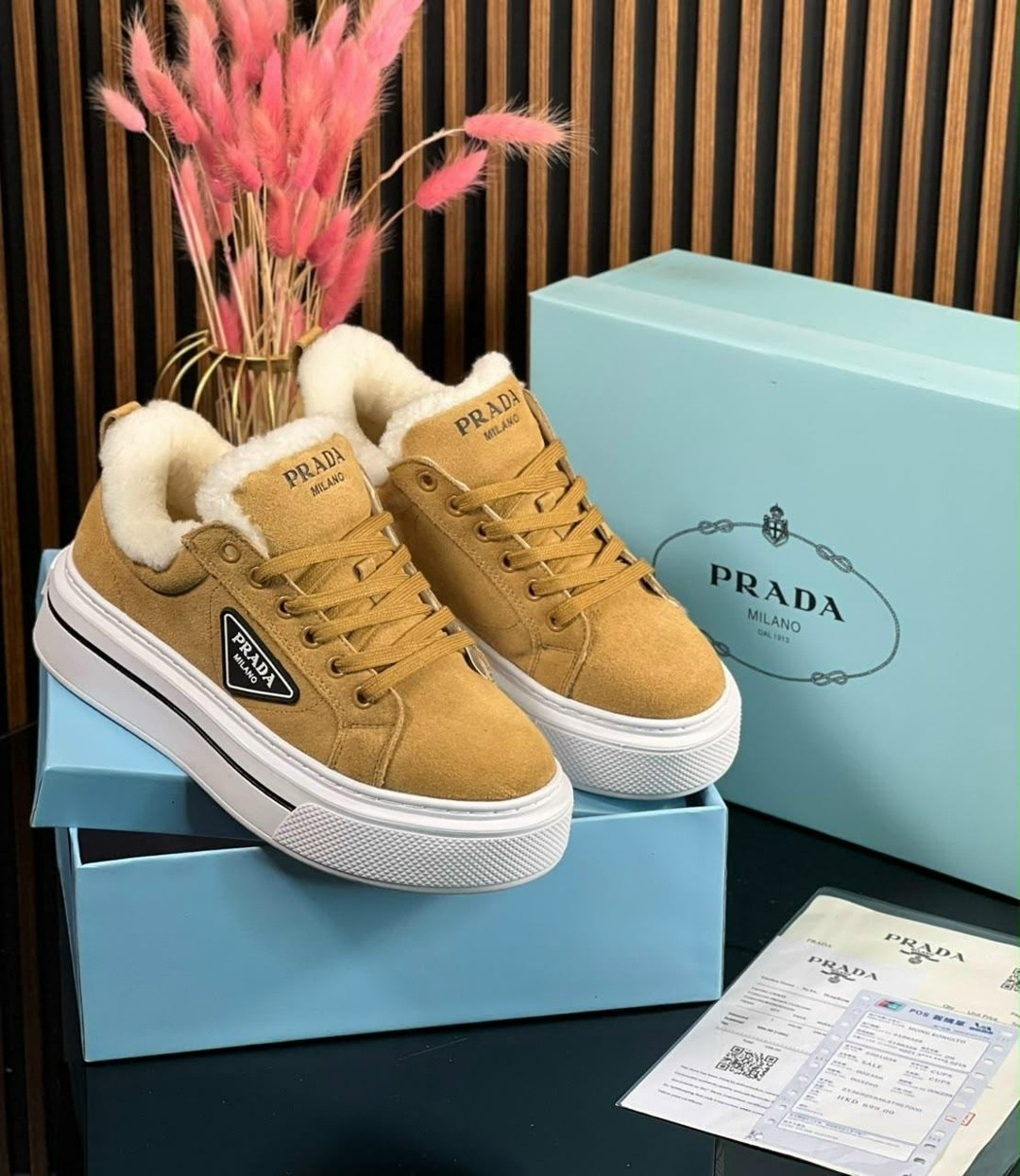 зимние замшевые женские кеды prada бежевые с мехом,женские зимние кроссовки prada с мехом,кроссовки prada,кроссовки женские зимние prada,кроссовки женские с мехом prada