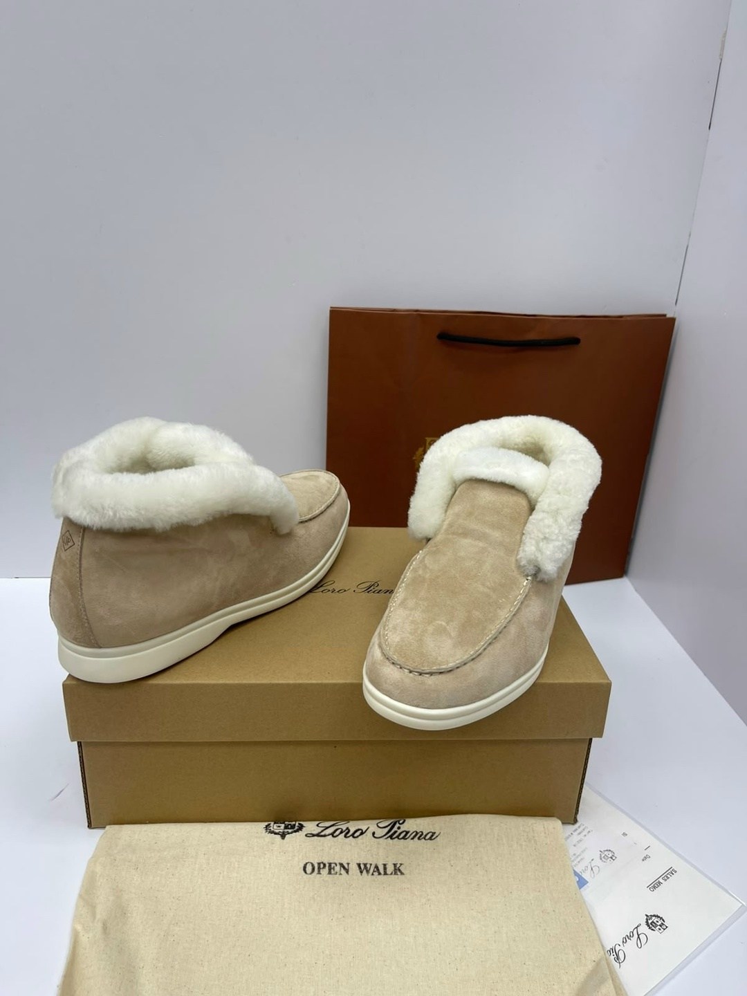 зимние замшевые ботинки loro piana open walk бежевые с мехом,лоферы loro piana open walk с мехом женские,бежевые ботинки с мехом loro piana open walk,ботинки с мехом loro piana open walk,ботинки лоро