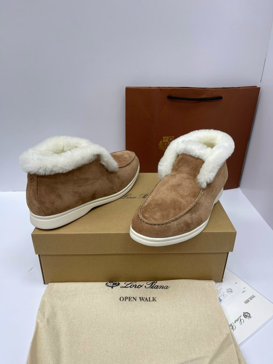 зимние замшевые ботинки loro piana open walk бежевые с мехом,женские ботинки loro piana open walk с мехом,зимние женские ботинки loro piana open walk коричневые с мехом,зимние ботинки loro piana open