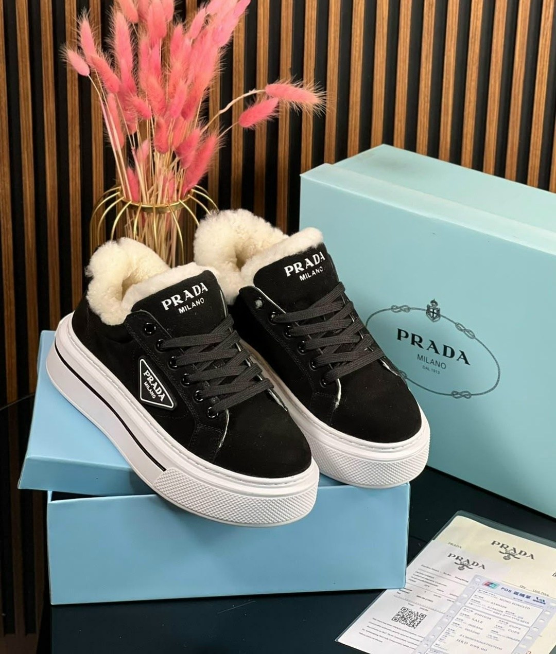 зимние замшевые женские кеды prada бежевые с мехом,женские зимние кроссовки prada с мехом,кроссовки prada,кроссовки женские зимние prada,кроссовки женские с мехом prada