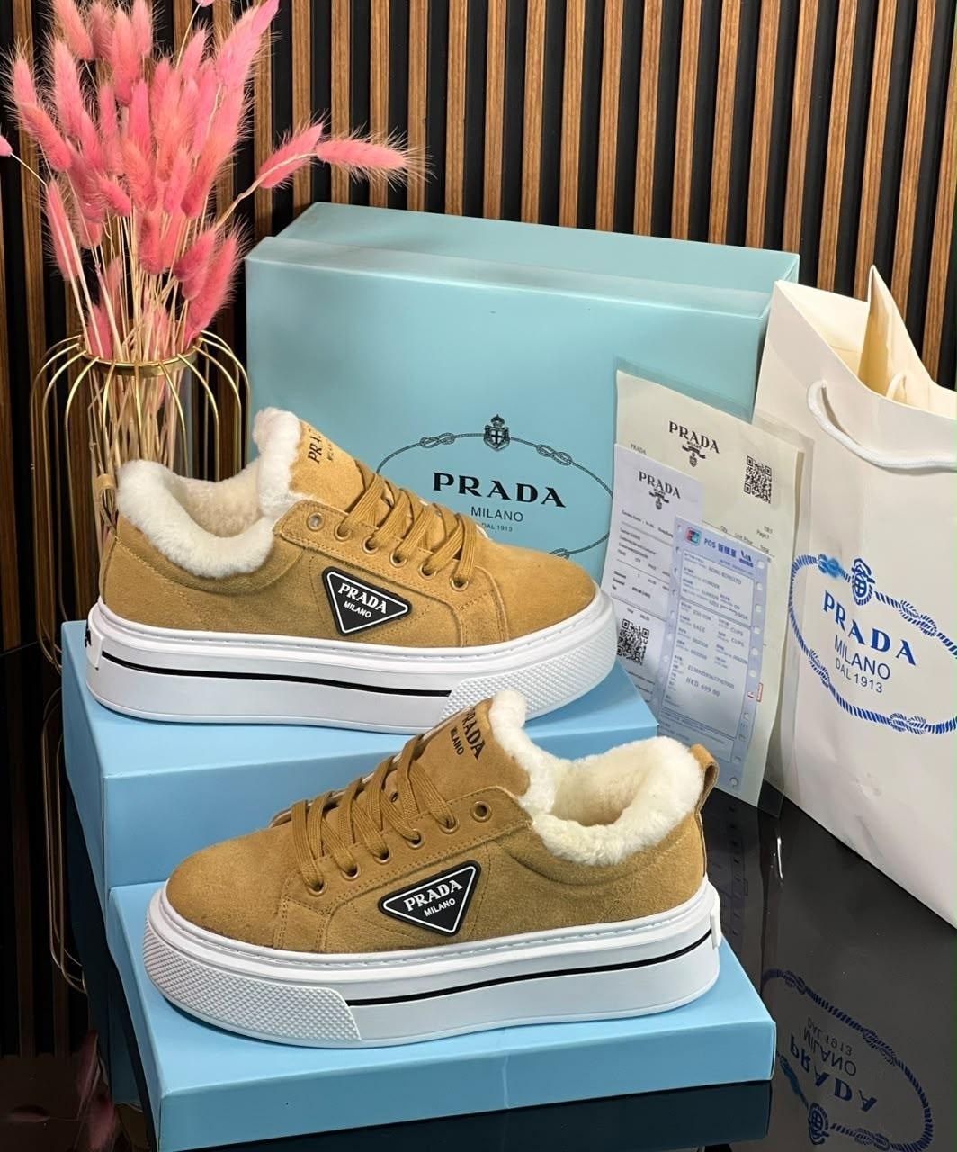 зимние замшевые женские кеды prada бежевые с мехом,женские зимние кроссовки prada с мехом,кроссовки prada,кроссовки женские зимние prada,кроссовки женские с мехом prada