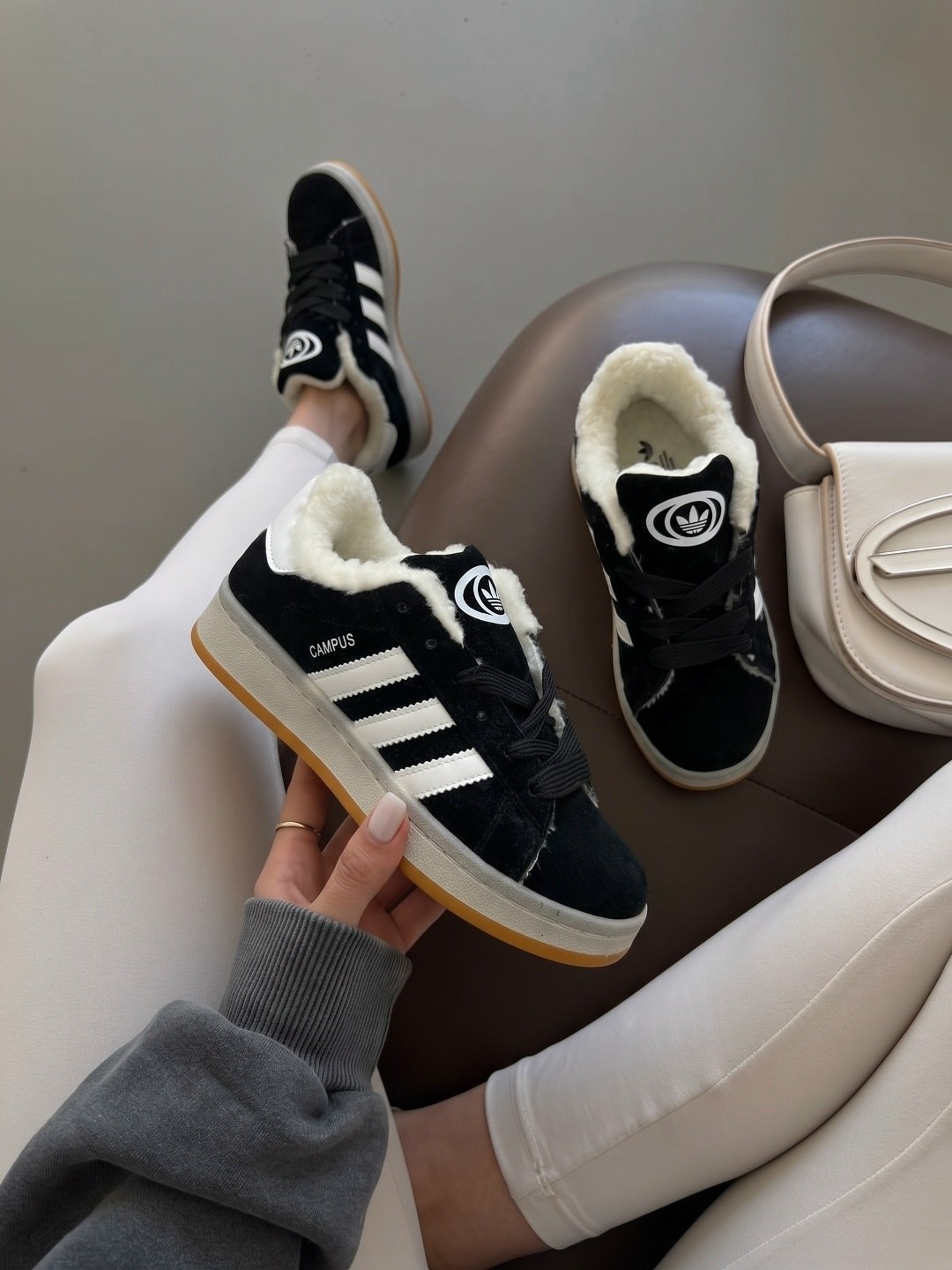 кроссовки campus 00s зимние с мехом adidas,зимние женские кроссовки adidas campus black white fur мех,кроссовки зимние adidas campus,зимние кроссовки adidas campus с мехом,кроссовки adidas campus зимн