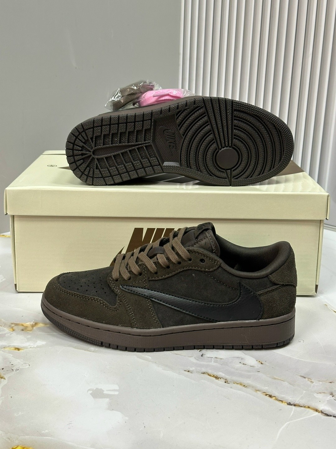 кроссовки nike travis scott air jordan 1 low,nike air jordan 1 low travis scott,кроссовки travis scott x air jordan 1 low og,nike air jordan 1 low x travis scott,кроссовки travis scott x air jordan 1