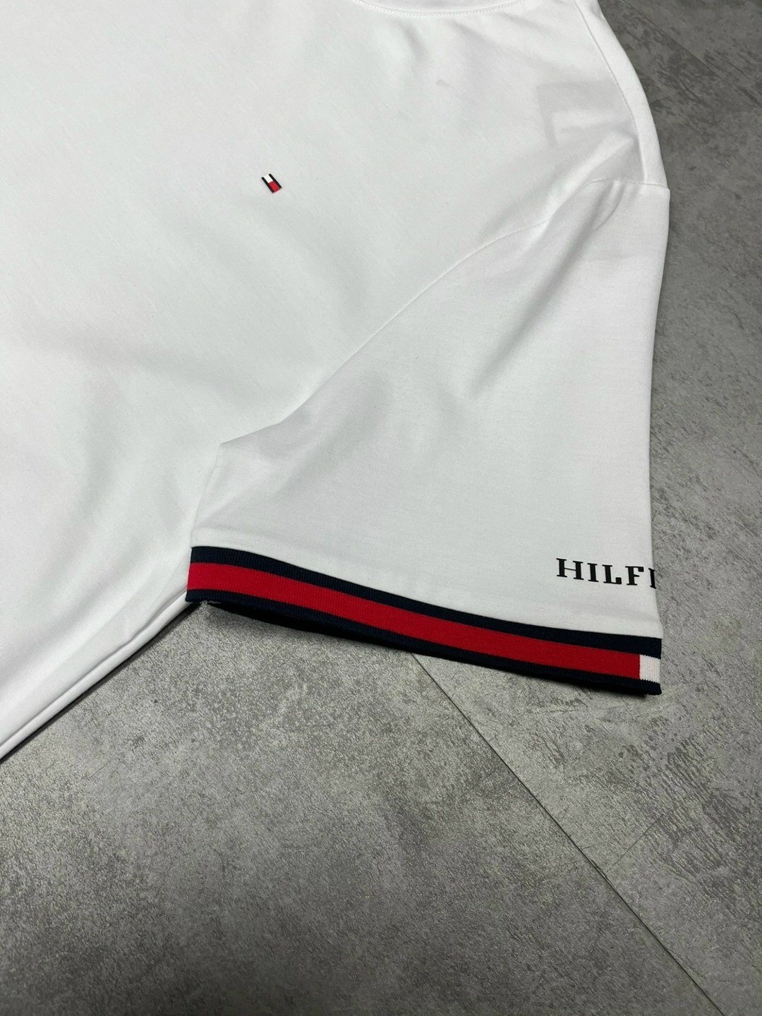 футболка томми хилфигер мужские mcmlxxxv,футболки tommy hilfiger,tommy hilfiger est 1985 футболка,рубашка томми хилфигер белая,томми хилфигер футболка