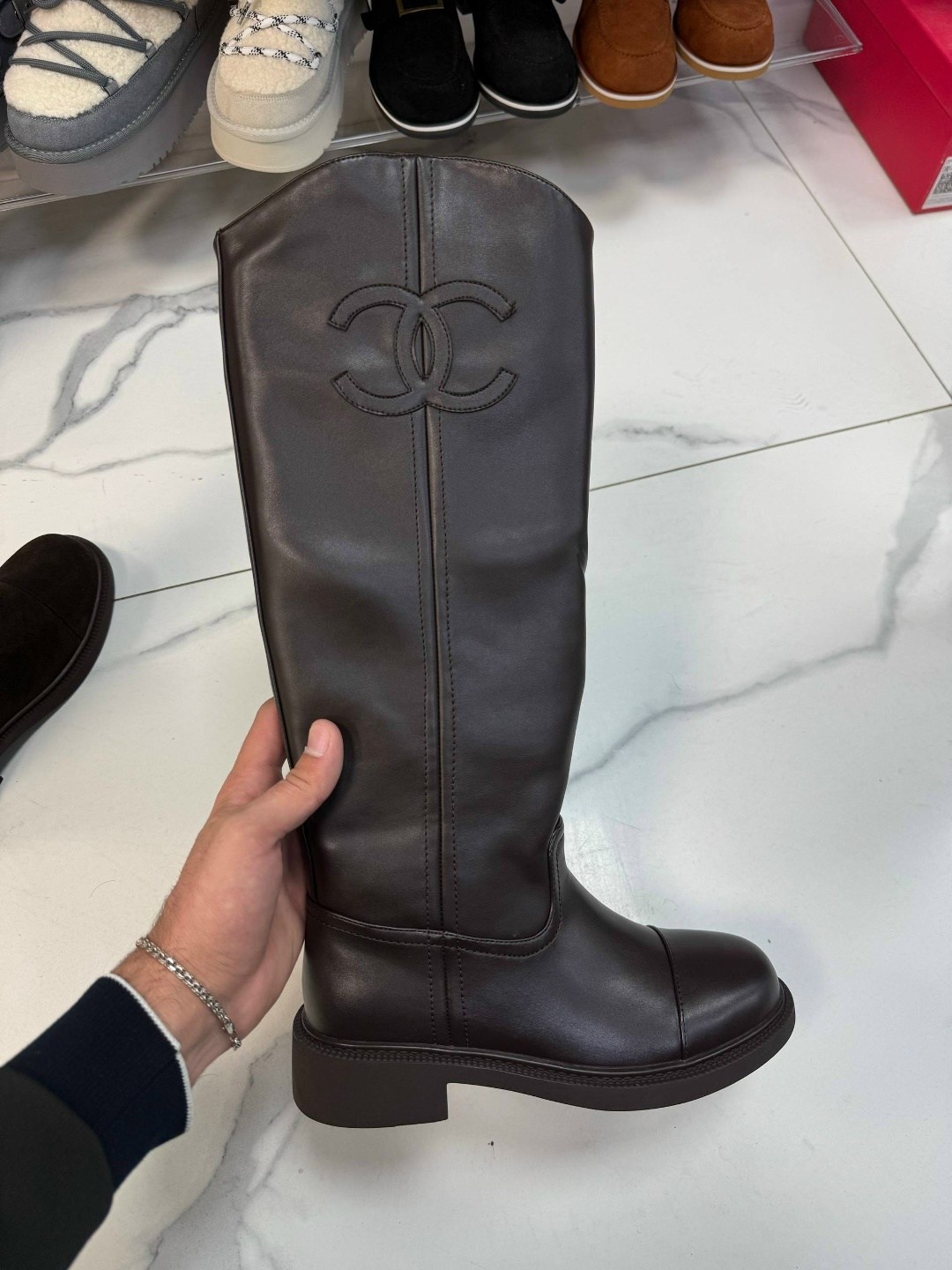 женские осенние сапоги chanel 2026 черные кожаные высокие,сапоги chanel,chanel сапоги женские,сапоги шанель,женские кожаные сапоги chanel premium black