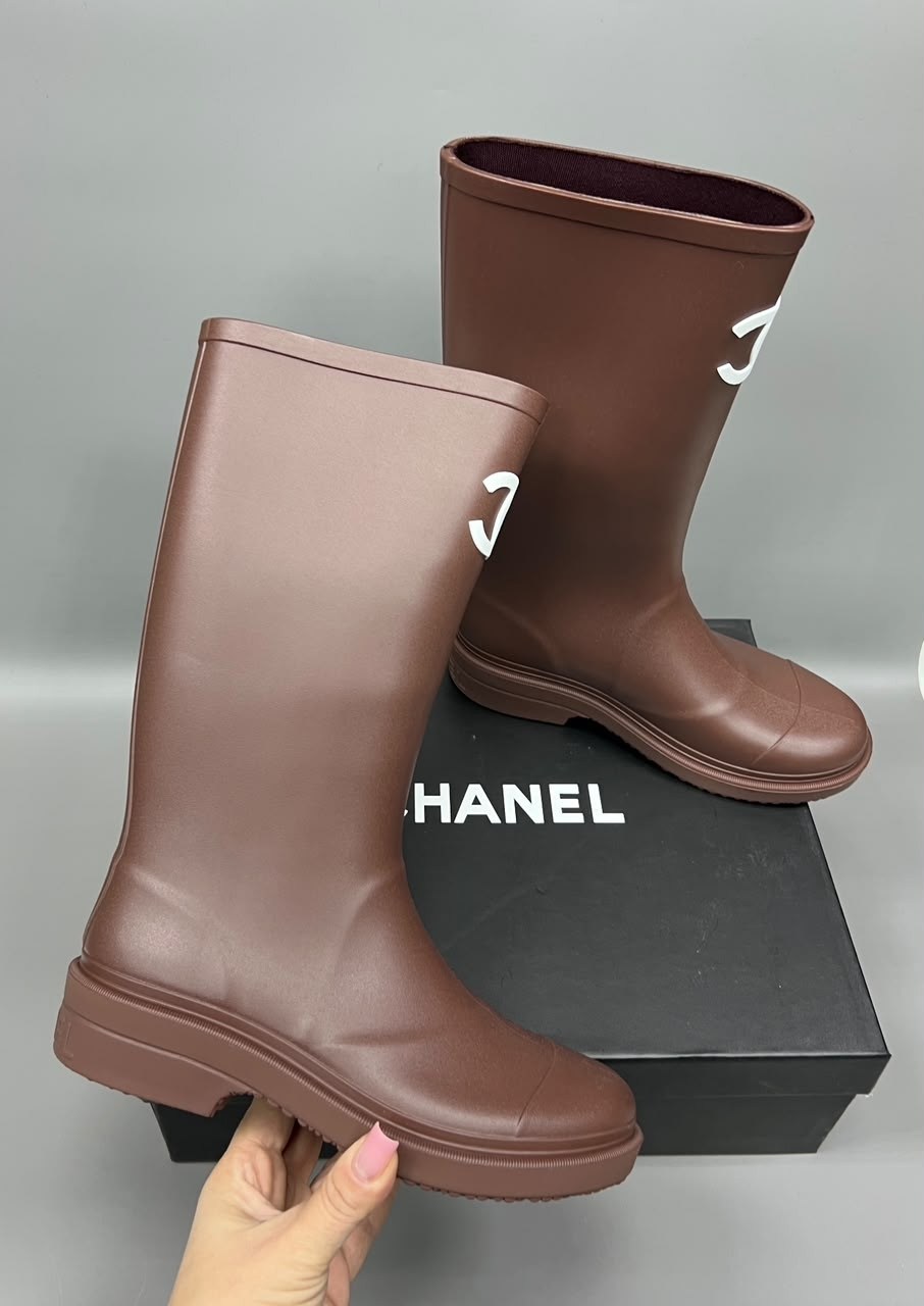 резиновые сапоги chanel,резиновые сапоги шанель,сапоги chanel,резиновые шоколадные сапоги chanel,шанель сапоги резиновые защита от дождя и снега