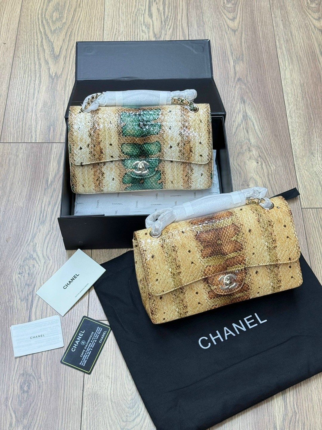 шанель сумка змеиная кожа,сумка на цепочке из змеиной кожи chanel,сумки шанель,женская сумка chanel,сумка chanel