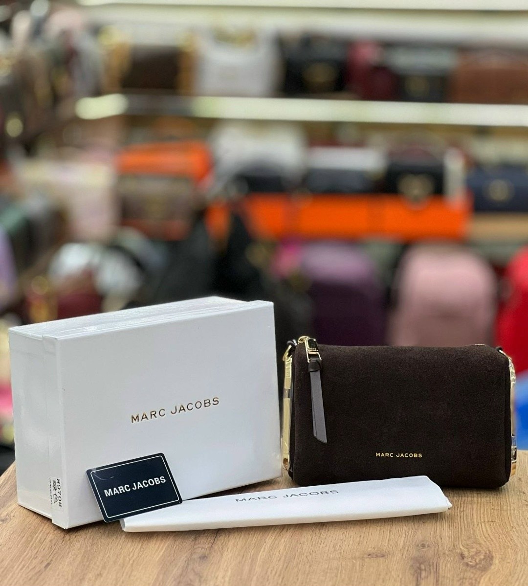 сумка женская marc jacobs,сумка marc jacobs из замши,сумка marc jacobs,сумка-хобо от marc jacobs из натуральной кожи,сумка marc jacobs из натуральной замши