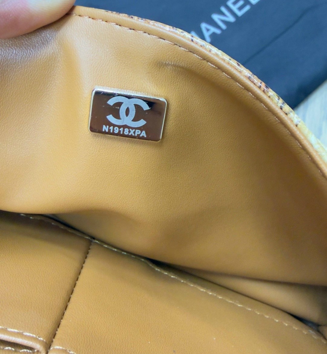шанель сумка змеиная кожа,сумка на цепочке из змеиной кожи chanel,сумки шанель,женская сумка chanel,сумка chanel