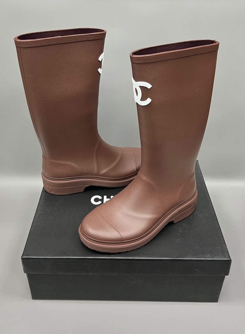 резиновые сапоги chanel,резиновые сапоги шанель,сапоги chanel,резиновые шоколадные сапоги chanel,шанель сапоги резиновые защита от дождя и снега