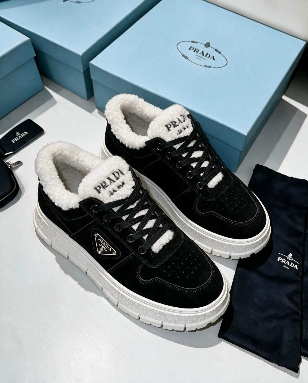 зимние замшевые женские кеды prada бежевые с мехом, женская,женские зимние кеды prada с мехом бежевые,кроссовки женские с мехом prada,кроссовки guess terria flfter sue12 beis бежевый