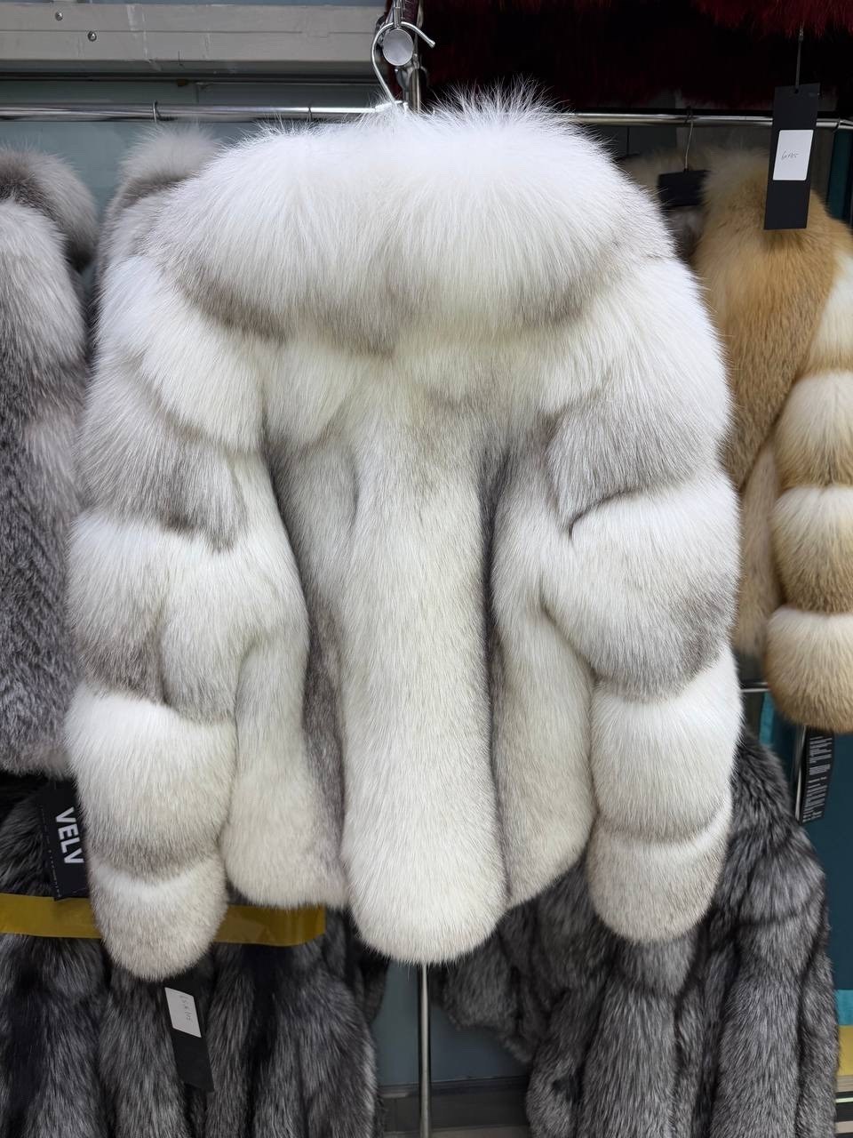 женская шуба из натурального лисьего меха,женская куртка из натурального лисьего меха,куртка женская из искусственного лисьего меха,женская модная шуба из натурального лисьего меха,теплое пальто из ис