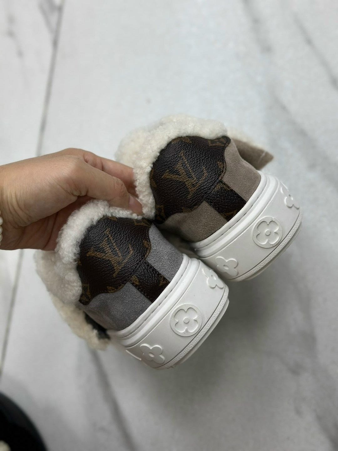 ,кроссовки женские louis vuitton,луи виттон кроссовки женские зимние,кеды louis vuitton,louis vuitton зимние кроссовки