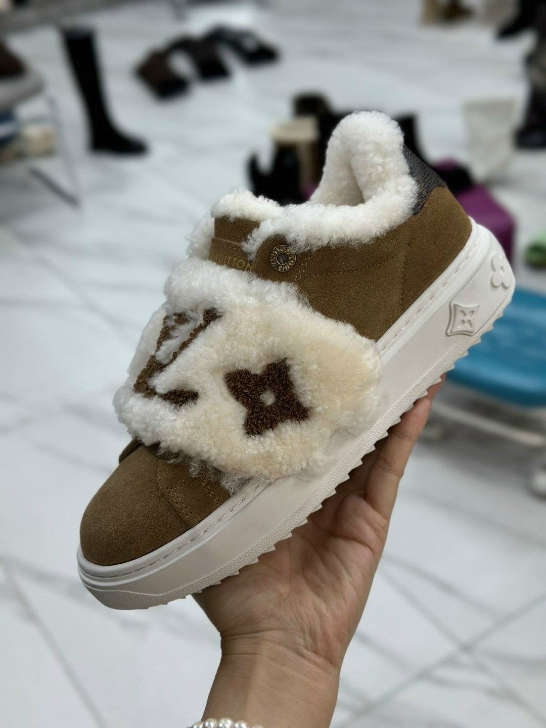 ,кроссовки женские louis vuitton,луи виттон кроссовки женские зимние,кеды louis vuitton,louis vuitton зимние кроссовки