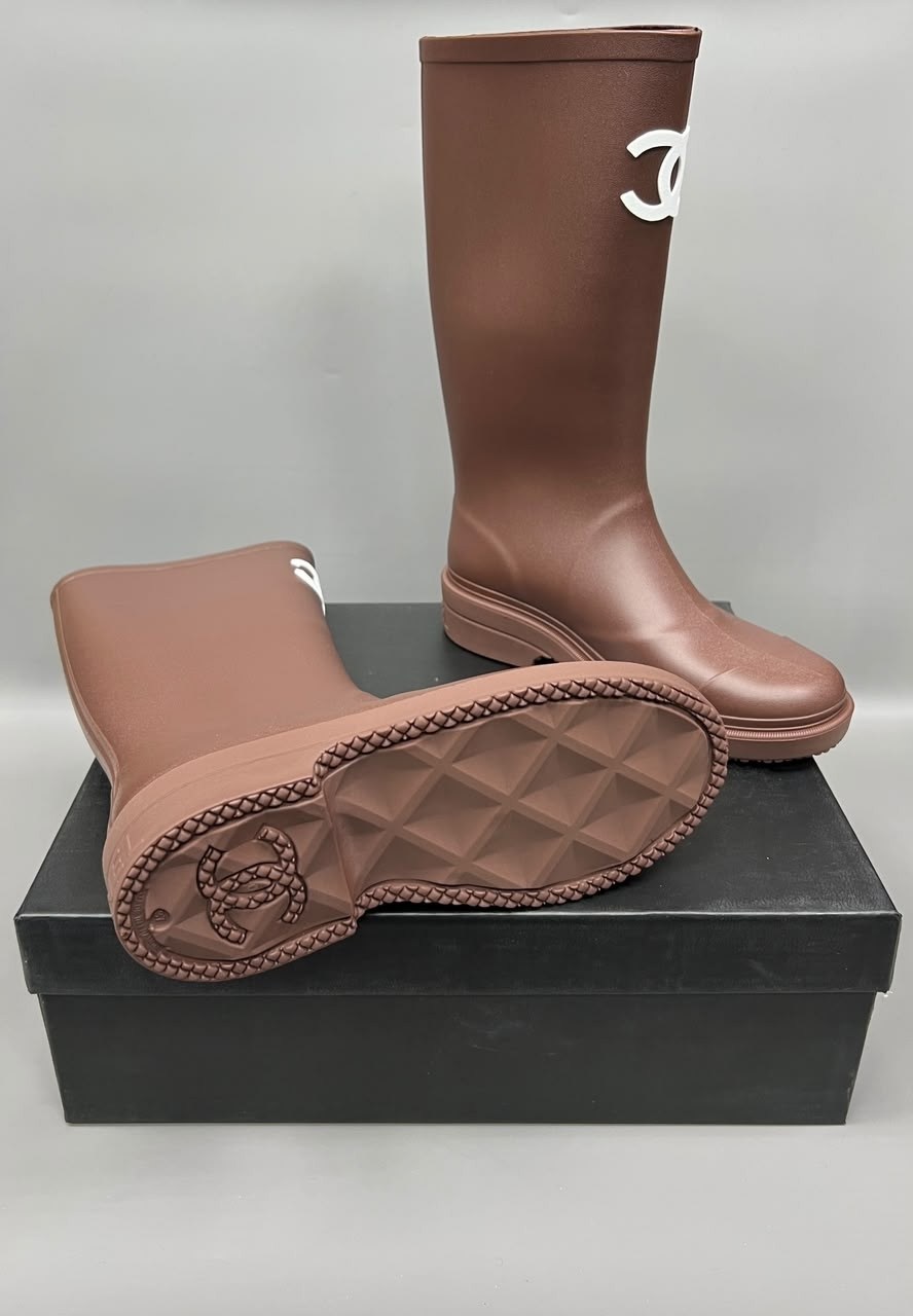 резиновые сапоги chanel,резиновые сапоги шанель,сапоги chanel,резиновые шоколадные сапоги chanel,шанель сапоги резиновые защита от дождя и снега