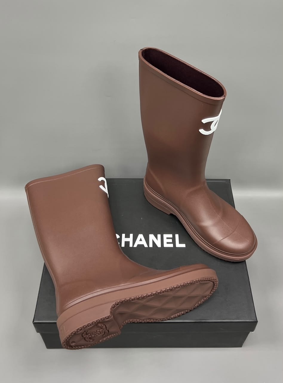 резиновые сапоги chanel,резиновые сапоги шанель,сапоги chanel,резиновые шоколадные сапоги chanel,шанель сапоги резиновые защита от дождя и снега