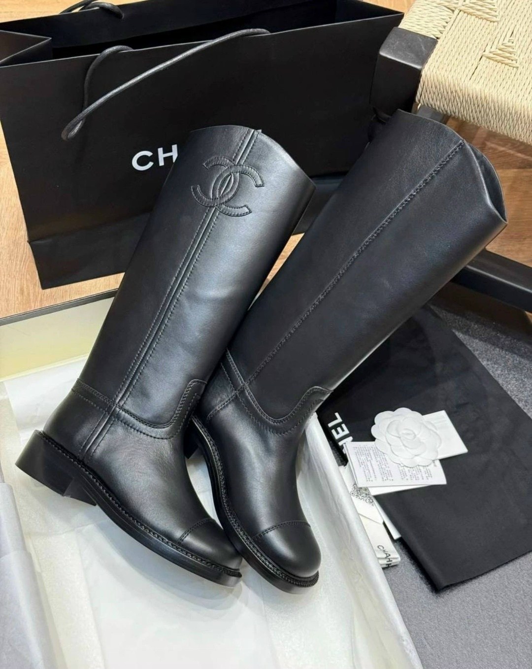 женские осенние сапоги chanel 2026 черные кожаные высокие,сапоги chanel,chanel сапоги женские,сапоги шанель,женские кожаные сапоги chanel premium black