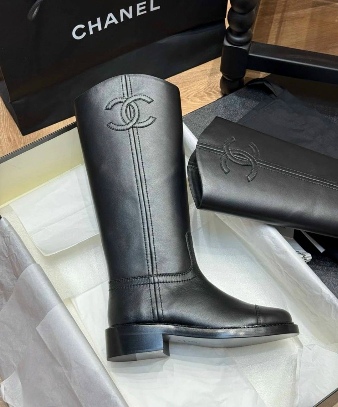 женские осенние сапоги chanel 2026 черные кожаные высокие,сапоги chanel,chanel сапоги женские,сапоги шанель,женские кожаные сапоги chanel premium black