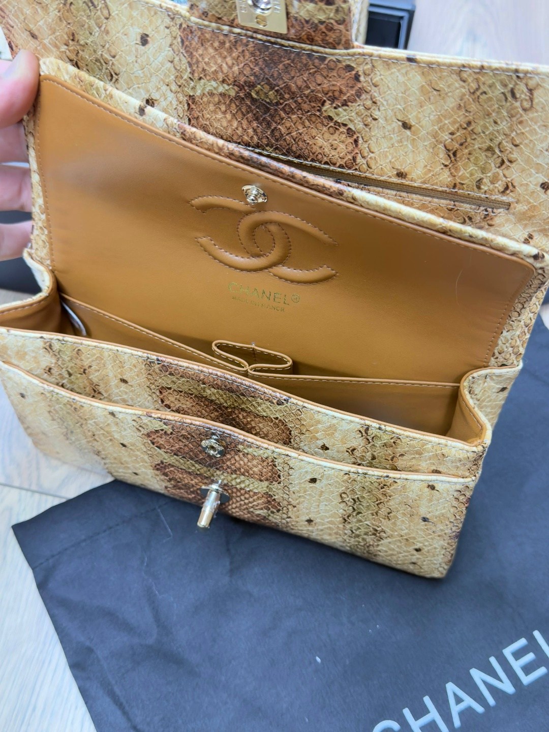 шанель сумка змеиная кожа,сумка на цепочке из змеиной кожи chanel,сумки шанель,женская сумка chanel,сумка chanel