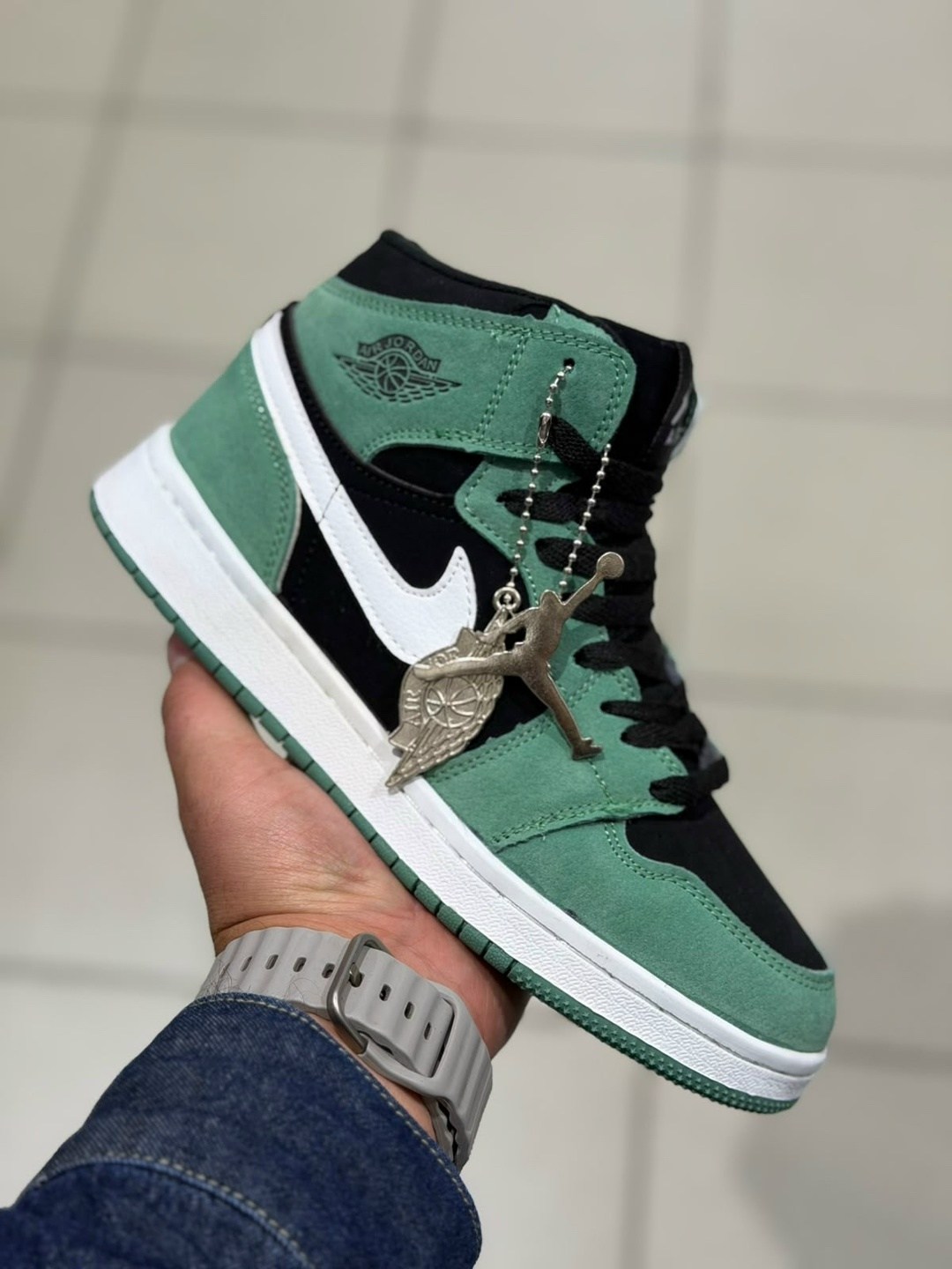air jordan 1 mid se dutch green,air jordan 1 mid pine green,nike air jordan 1 high pine green,air jordan 1 zoom cmft 'stadium green',nike air jordan 1 pine green