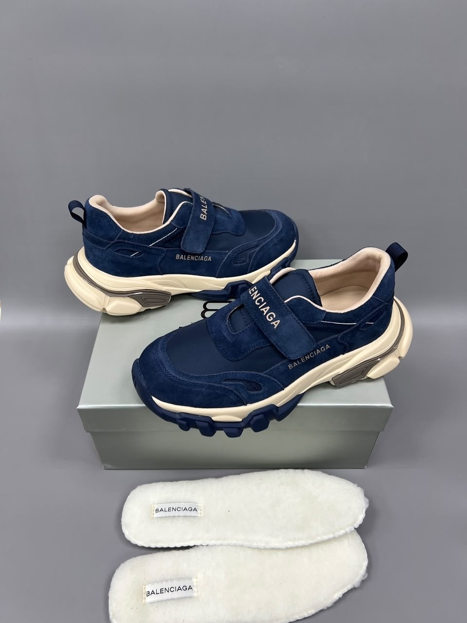 balenciaga кроссовки женские,кроссовки balenciaga,кроссовки balenciaga triple s,кроссовки balenciaga triple s clear sole,кроссовки диор женские на липучках
