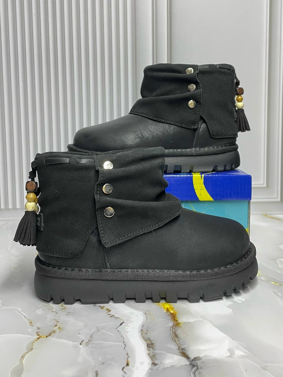 женские угги,,женские угги ugg,женские зимние угги,угги ugg classic с ремешками и жемчугом