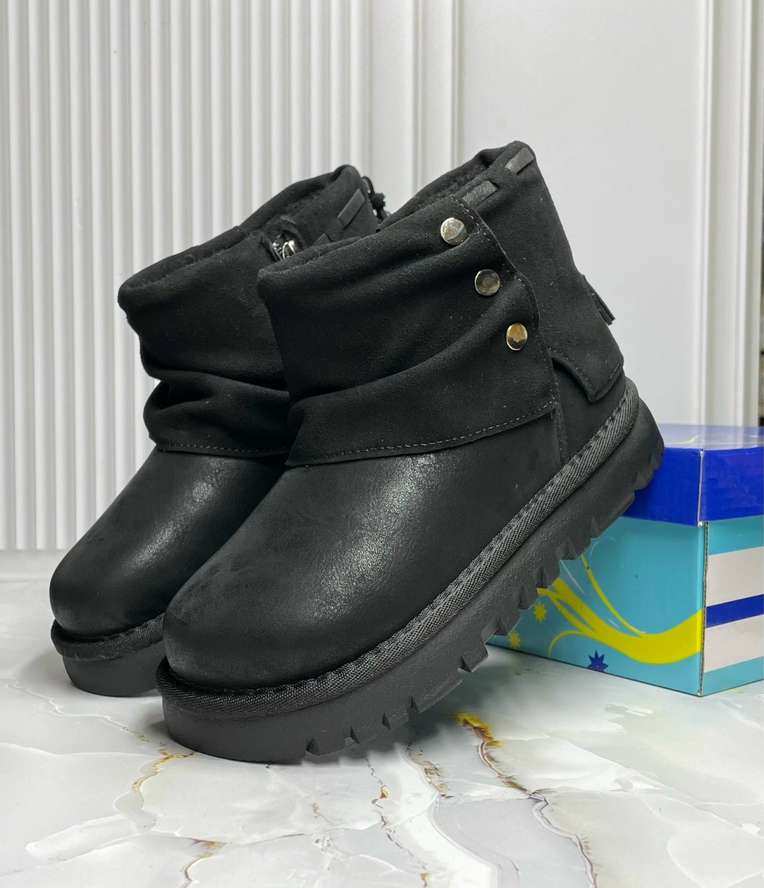 женские угги,,женские угги ugg,женские зимние угги,угги ugg classic с ремешками и жемчугом
