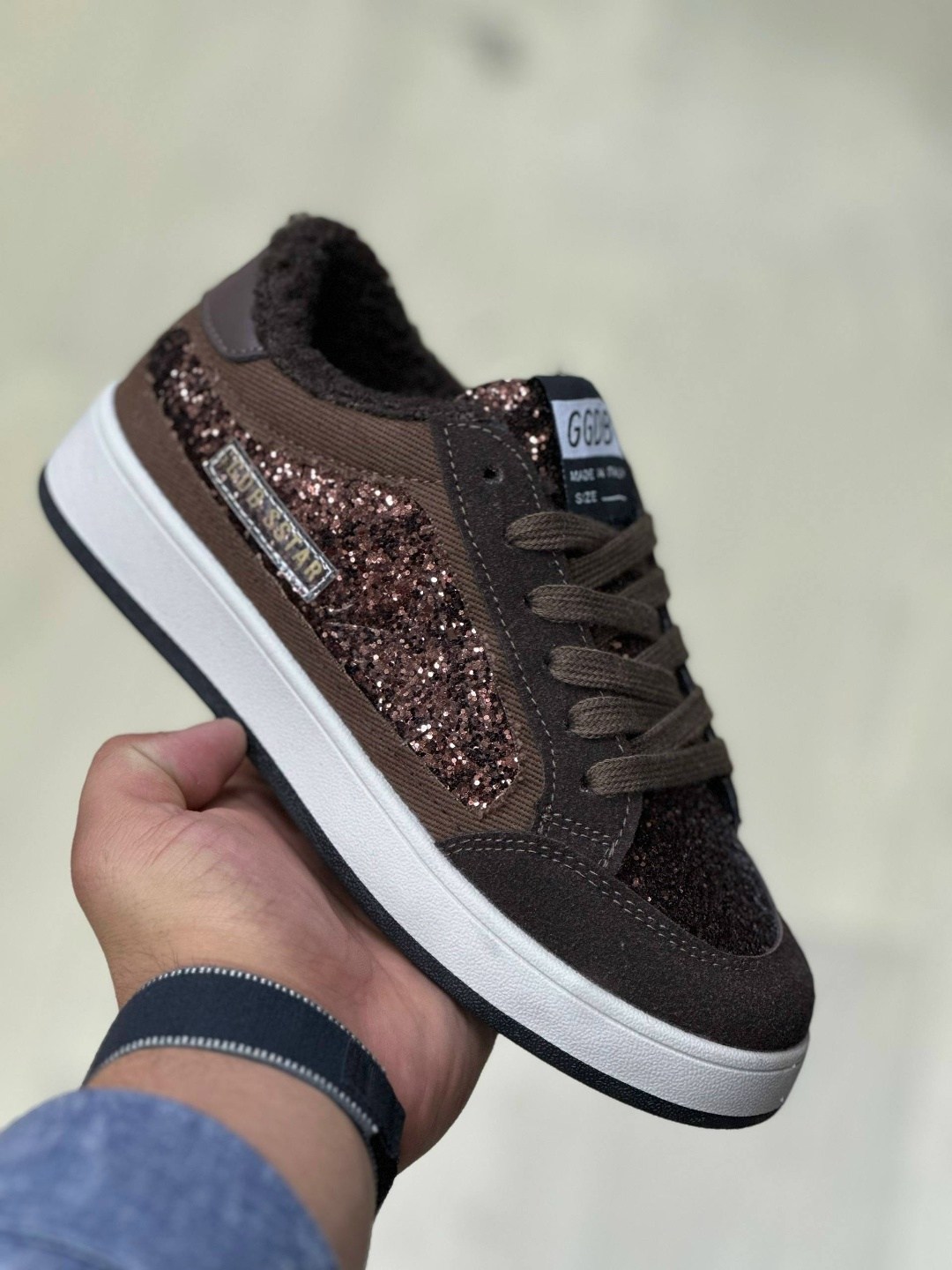 кеды зимние с натуральным мехом golden goose premium shoes,кеды женские golden goose a116527 зимние с мехом серебристые,,кеды зимние женские,кроссовки golden goose
