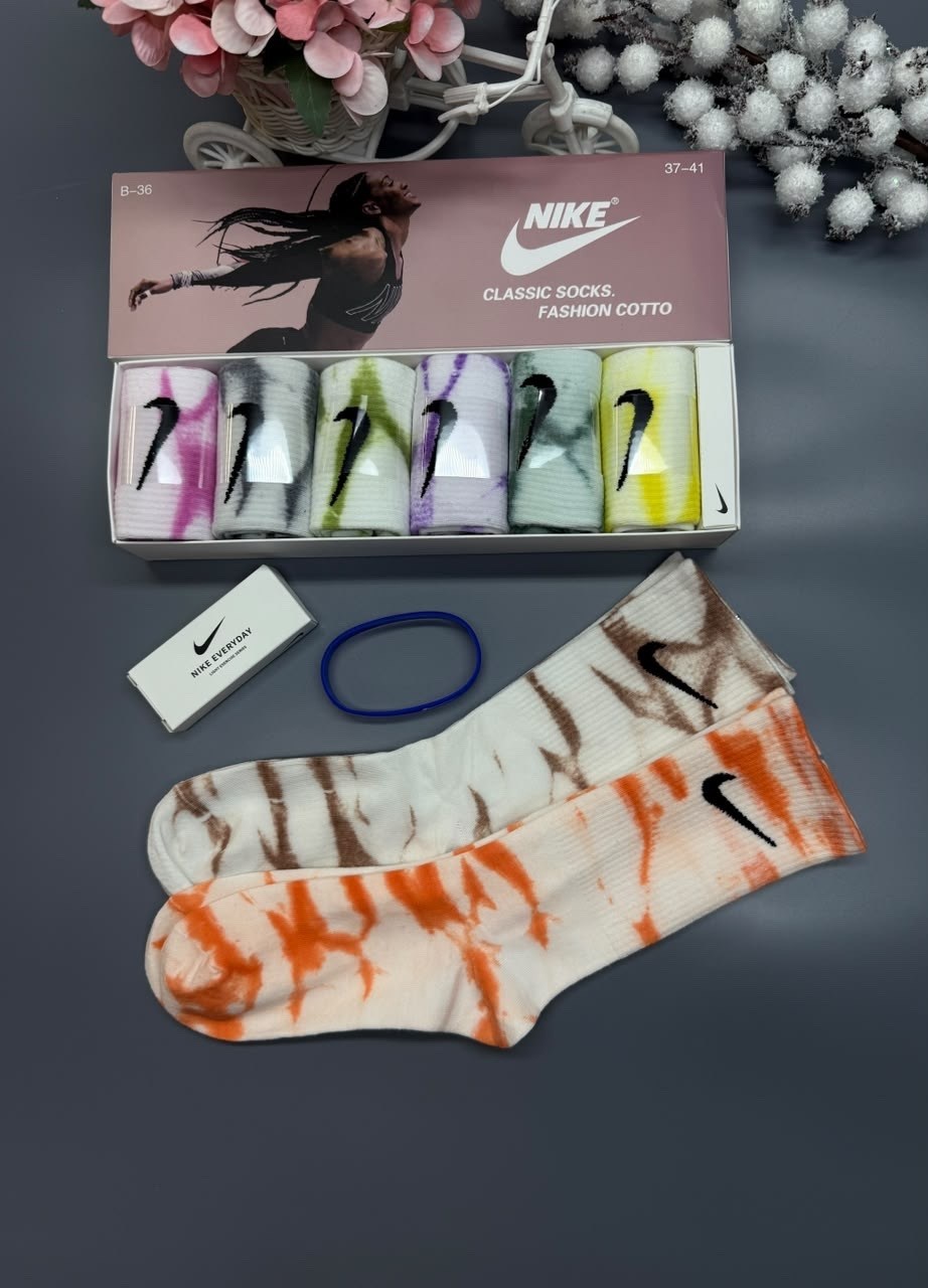 комплект носков nike,носки nike разноцветные подарочный набор с духами,набор носков nike,носки nike в коробке,женские носки набор