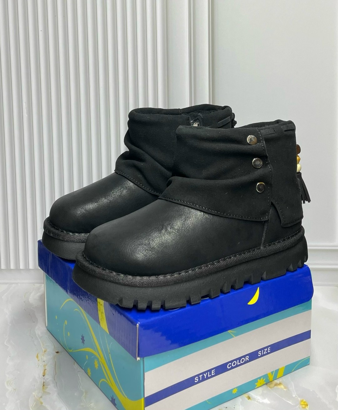 женские угги,,женские угги ugg,женские зимние угги,угги ugg classic с ремешками и жемчугом