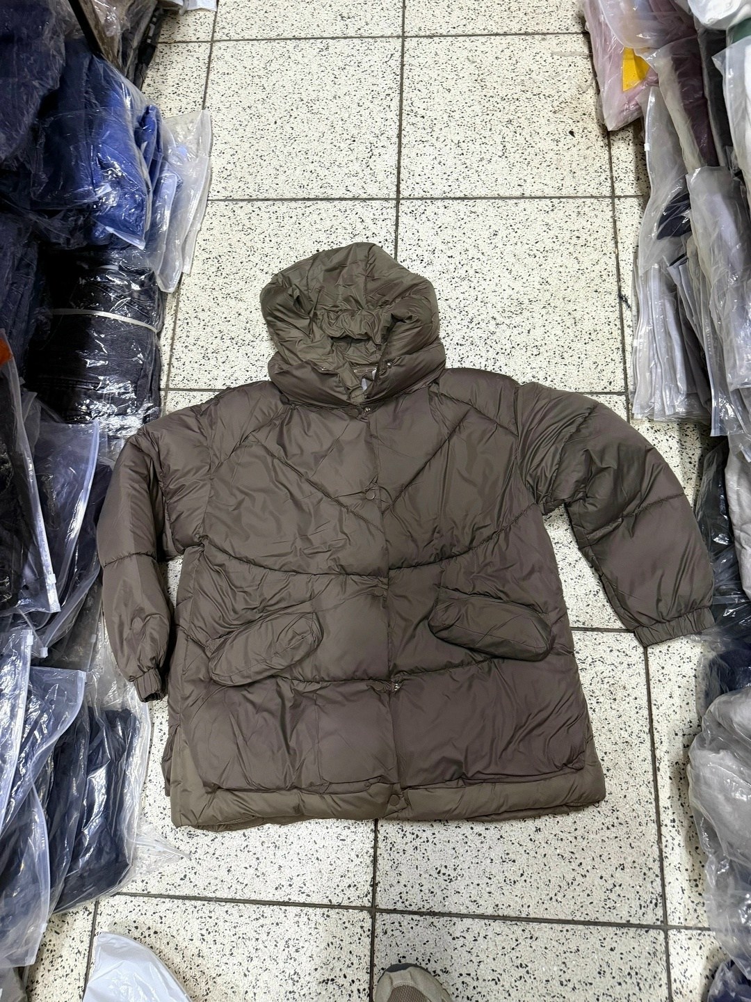 куртка зимняя с капюшоном оверсайз by button,куртка женская,куртка оверсайз,куртка демисезонная с капюшоном оверсайз by button,куртка зимняя с капюшоном укороченная dh fashion