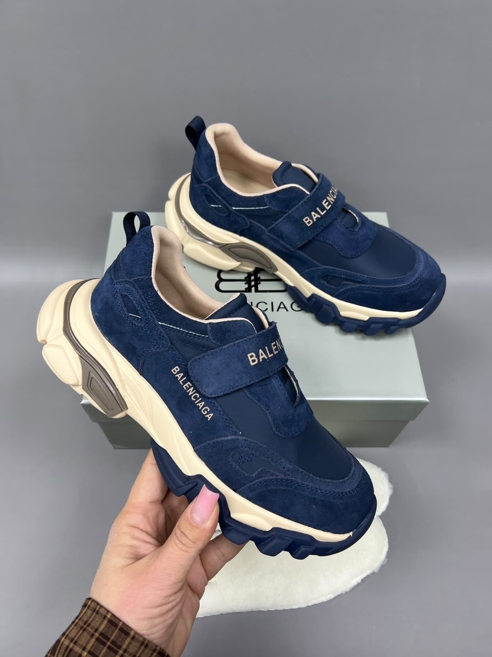 balenciaga кроссовки женские,кроссовки balenciaga,кроссовки balenciaga triple s,кроссовки balenciaga triple s clear sole,кроссовки диор женские на липучках